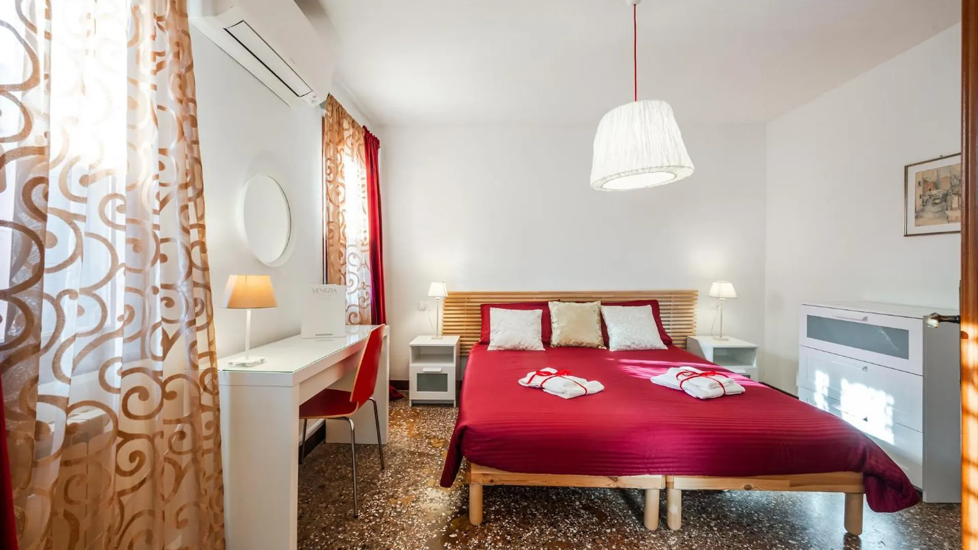 Queen Home Carlotta Venecia Italia